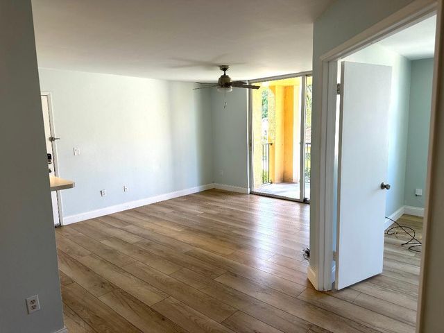 103 Yacht Club Way 208, Hypoluxo, FL 33462