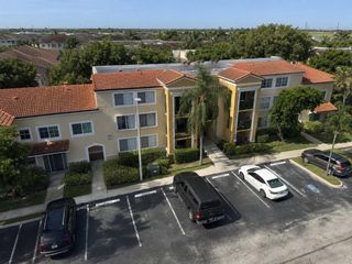103 Yacht Club Way 208, Hypoluxo, FL 33462