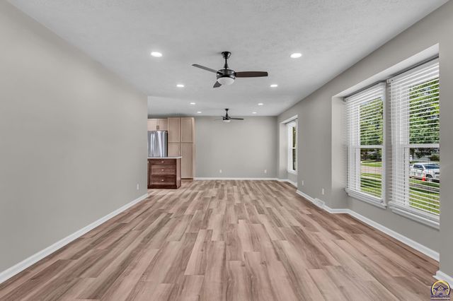 1837 SW Cheyenne RD, Topeka, KS 66614