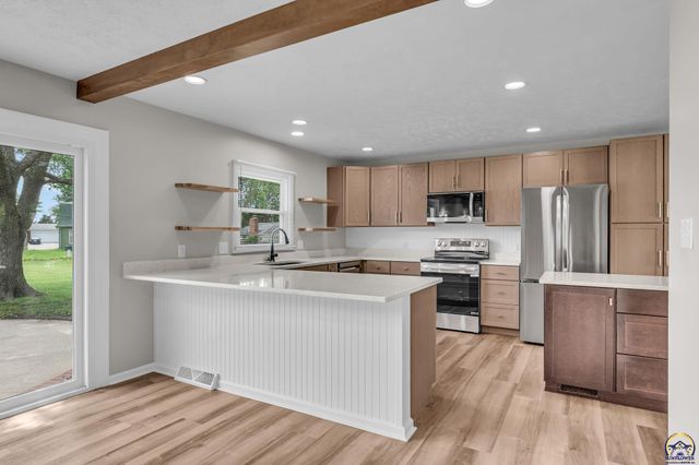 1837 SW Cheyenne RD, Topeka, KS 66614