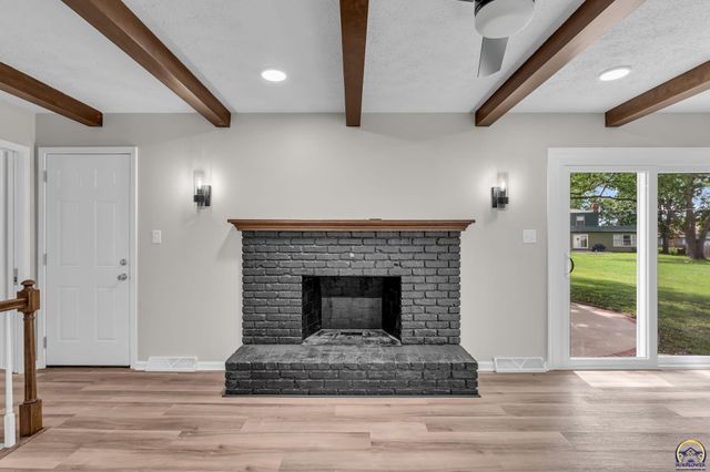 1837 SW Cheyenne RD, Topeka, KS 66614