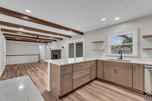 1837 SW Cheyenne RD, Topeka, KS 66614