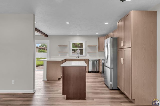 1837 SW Cheyenne RD, Topeka, KS 66614