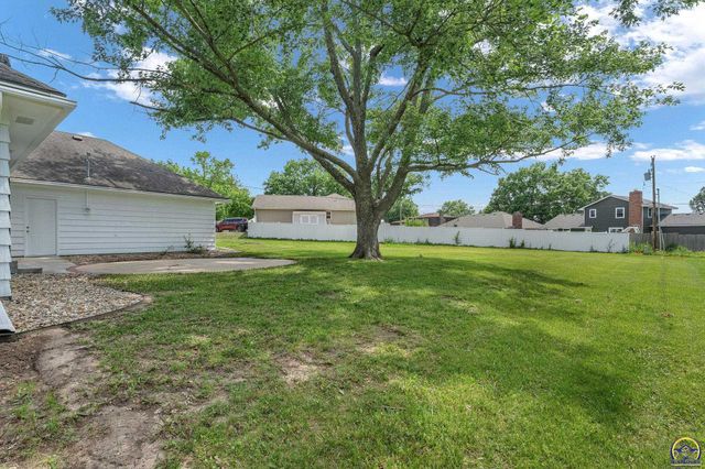 1837 SW Cheyenne RD, Topeka, KS 66614