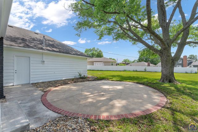 1837 SW Cheyenne RD, Topeka, KS 66614