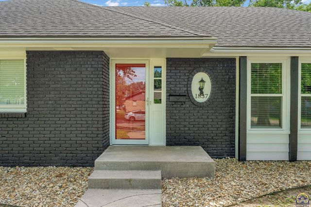 1837 SW Cheyenne RD, Topeka, KS 66614