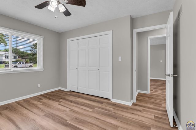 1837 SW Cheyenne RD, Topeka, KS 66614