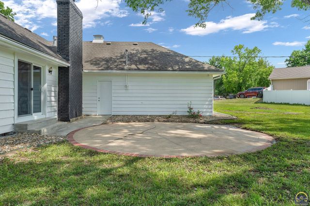 1837 SW Cheyenne RD, Topeka, KS 66614