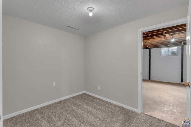 1837 SW Cheyenne RD, Topeka, KS 66614