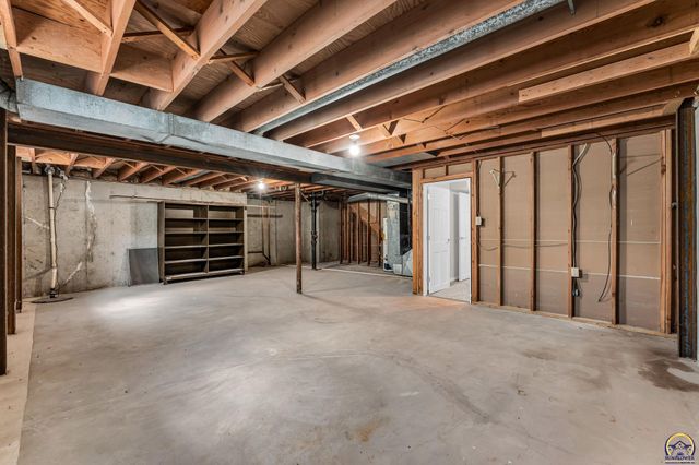 1837 SW Cheyenne RD, Topeka, KS 66614