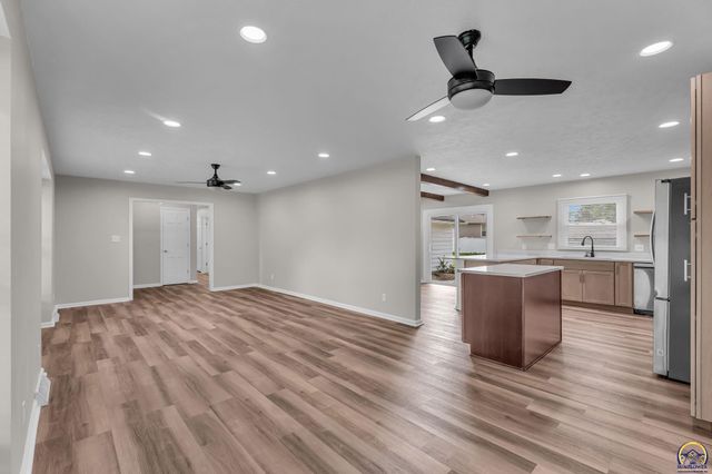 1837 SW Cheyenne RD, Topeka, KS 66614