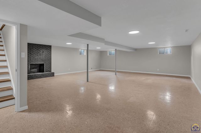 1837 SW Cheyenne RD, Topeka, KS 66614