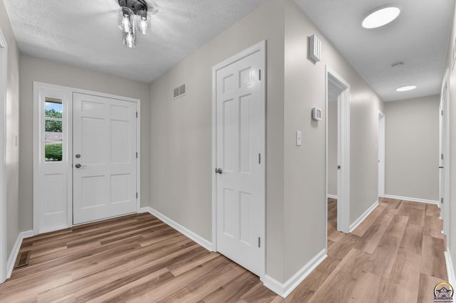 1837 SW Cheyenne RD, Topeka, KS 66614