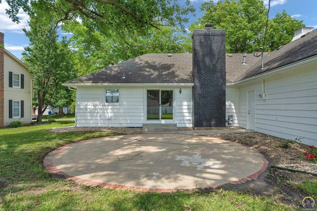 1837 SW Cheyenne RD, Topeka, KS 66614