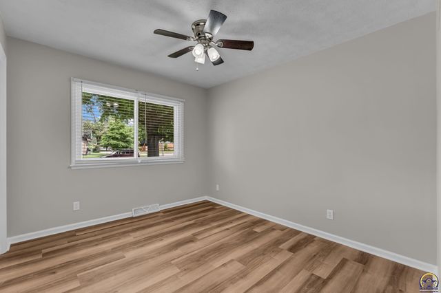 1837 SW Cheyenne RD, Topeka, KS 66614