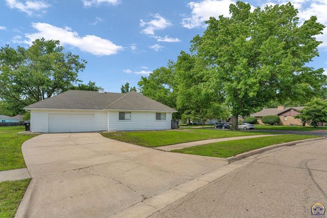 1837 SW Cheyenne RD, Topeka, KS 66614