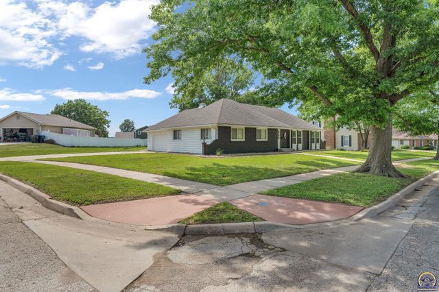 1837 SW Cheyenne RD, Topeka, KS 66614