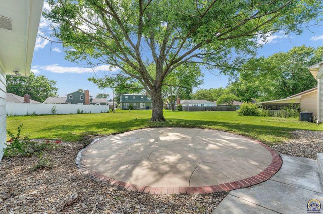 1837 SW Cheyenne RD, Topeka, KS 66614
