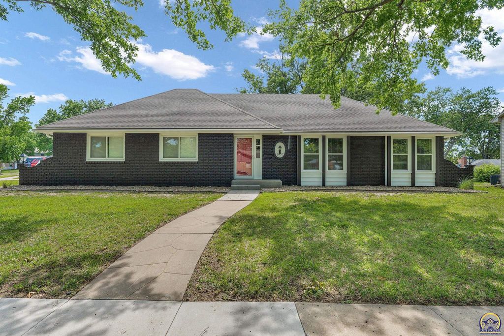 1837 SW Cheyenne RD, Topeka, KS 66614