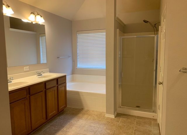 15721 Wheelhorse Trail, Fort Worth, TX 76262