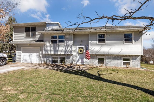 3272 Coral Ave NE, Solon, IA 52333