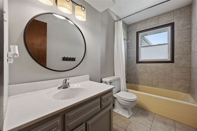 3272 Coral Ave NE, Solon, IA 52333