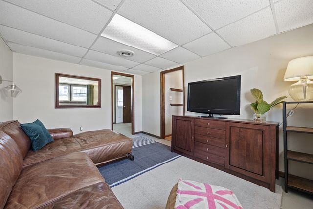 3272 Coral Ave NE, Solon, IA 52333