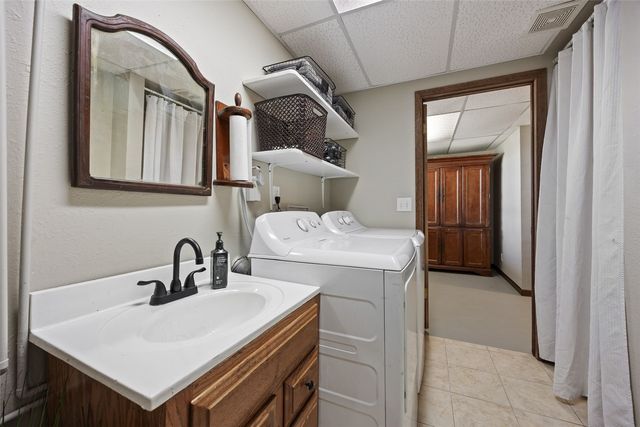 3272 Coral Ave NE, Solon, IA 52333