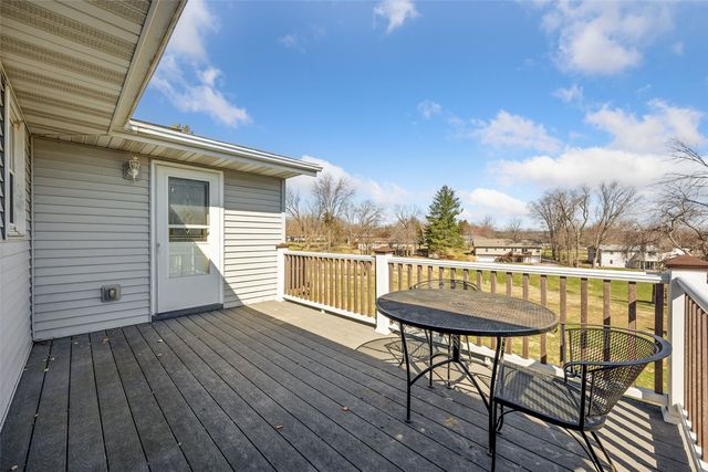 3272 Coral Ave NE, Solon, IA 52333