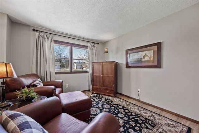 3272 Coral Ave NE, Solon, IA 52333