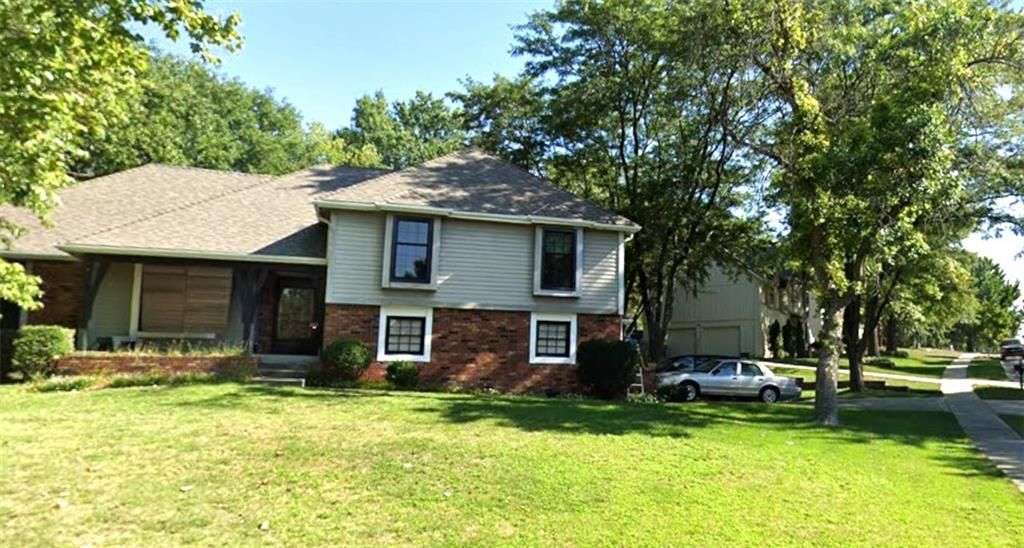 12001 Aberdeen Road, Leawood, KS 66209