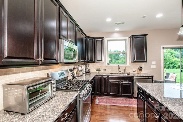 130 Eagles Landing Drive, Mooresville, NC 28117