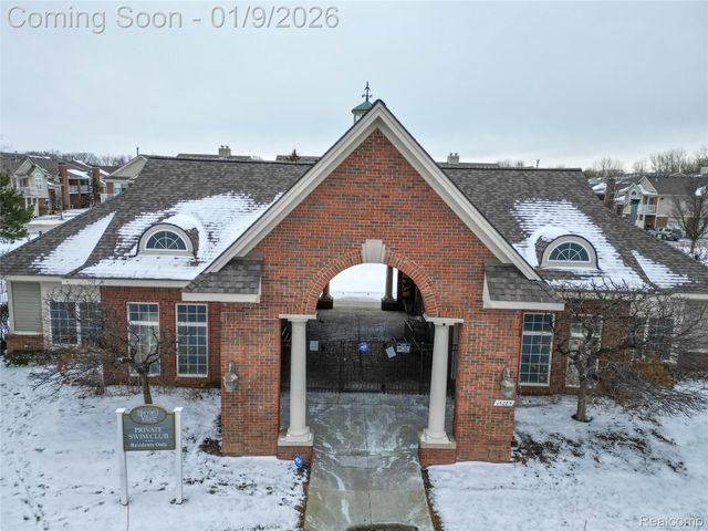 15389 Yale Drive 75, Clinton Charter Township, MI 48038
