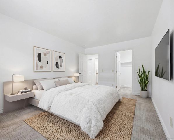 1681 Bayview Heights 32, San Diego, CA 92105