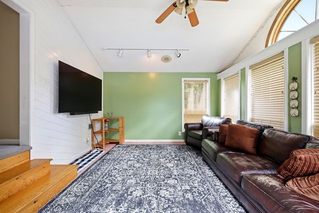 431 Prospect St, East Longmeadow, MA 01020