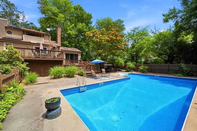 431 Prospect St, East Longmeadow, MA 01020