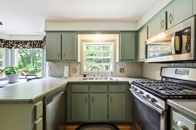 431 Prospect St, East Longmeadow, MA 01020