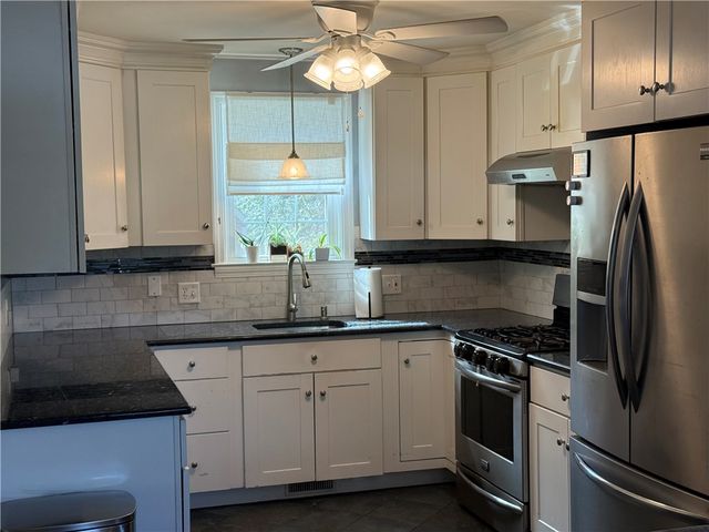288 Chapmans Avenue, Warwick, RI 02886