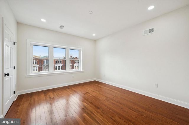 1121 S 52ND ST, Philadelphia, PA 19143