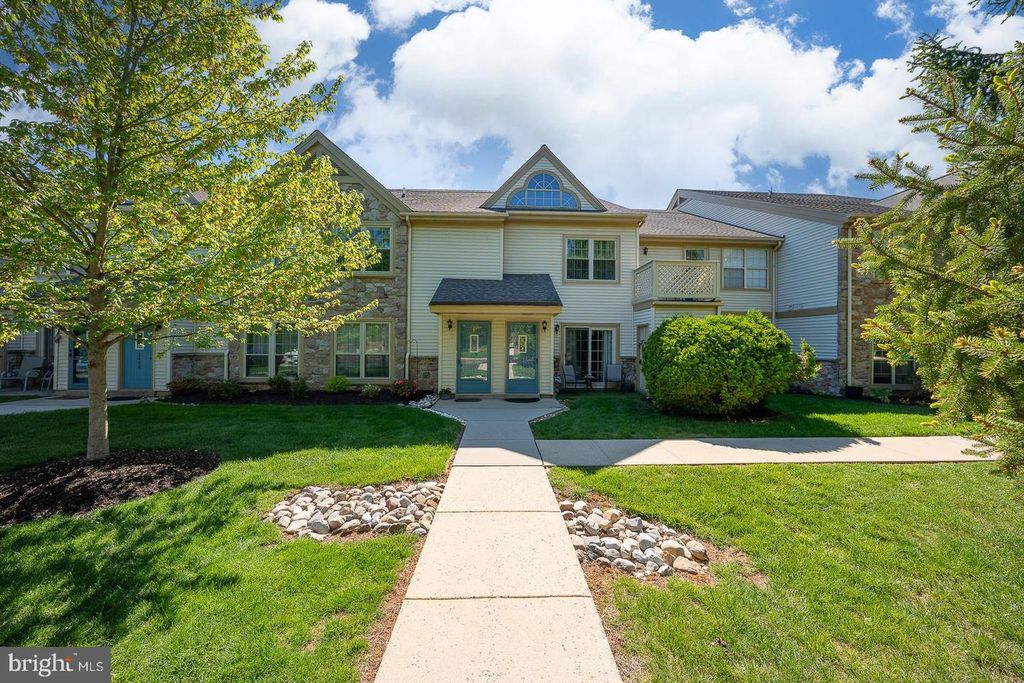 2404 FOXMEADOW CIR, Royersford, PA 19468