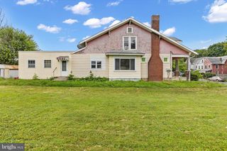 110 BOSLER AVE, Lemoyne, PA 17043