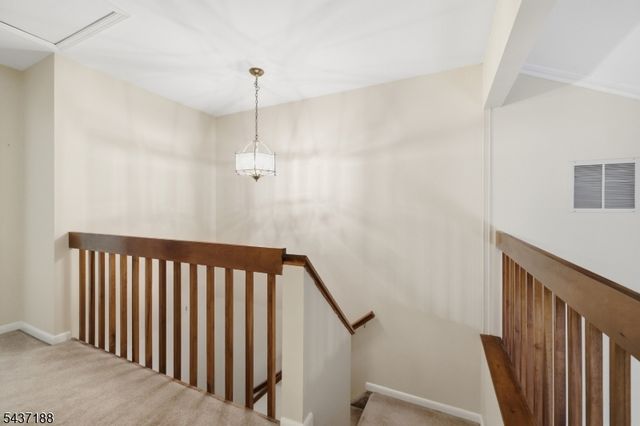 10 Oriole Ter 10, Hampton Twp., NJ 07860
