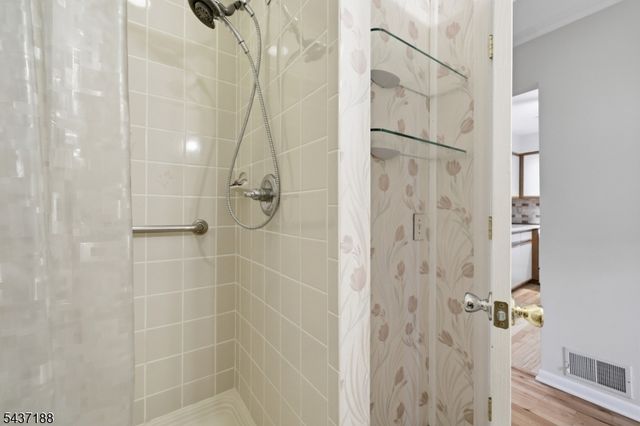 10 Oriole Ter 10, Hampton Twp., NJ 07860