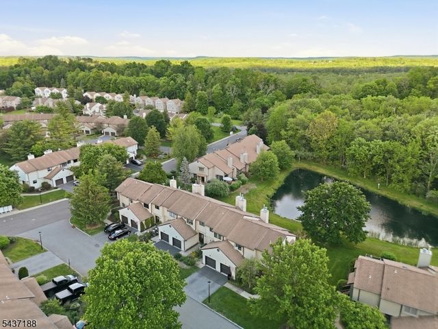 10 Oriole Ter 10, Hampton Twp., NJ 07860
