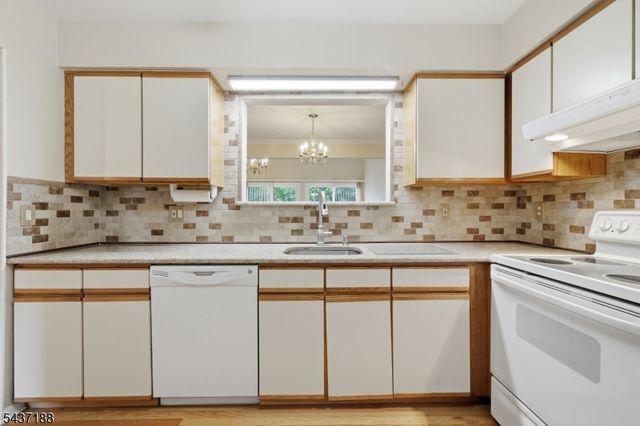 10 Oriole Ter 10, Hampton Twp., NJ 07860