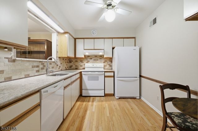 10 Oriole Ter 10, Hampton Twp., NJ 07860