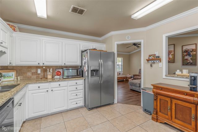 3120 Le Oaks Drive, Bossier City, LA 71111