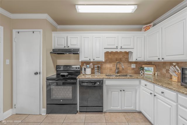 3120 Le Oaks Drive, Bossier City, LA 71111