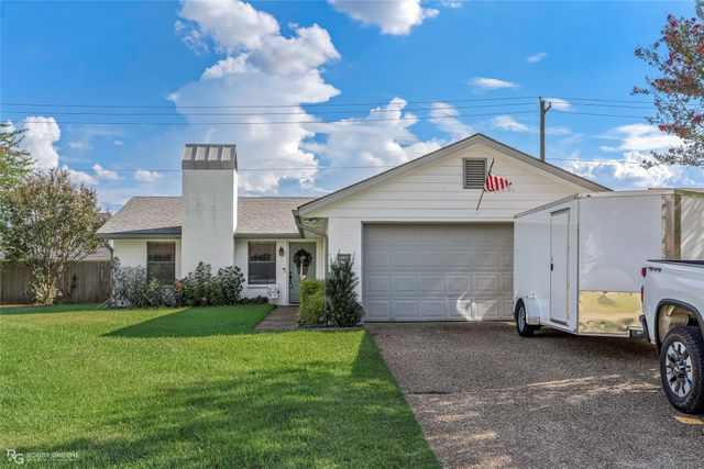 3120 Le Oaks Drive, Bossier City, LA 71111