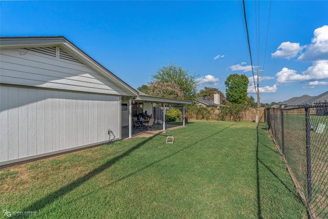 3120 Le Oaks Drive, Bossier City, LA 71111
